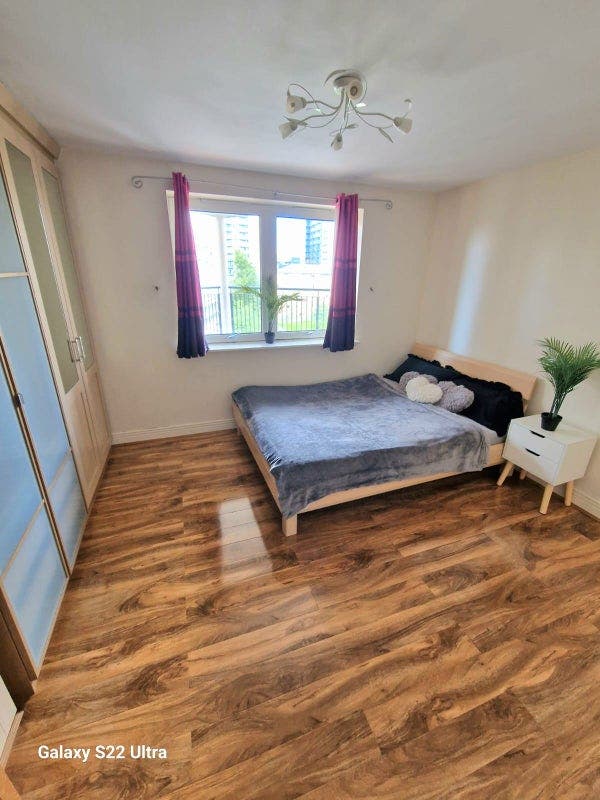 Spacious Room in Canary Wharf Main Photo