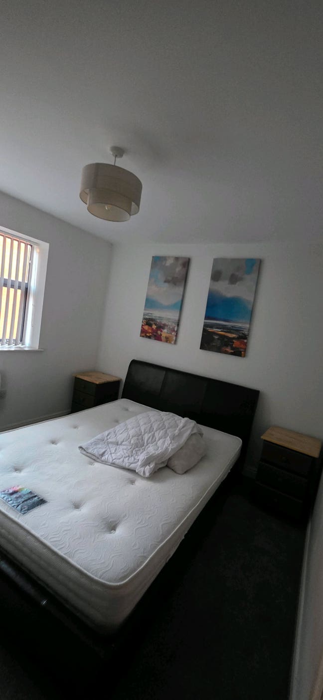 Double room, private bathroom, and shared kitchen Main Photo