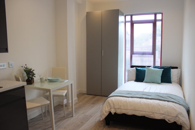 Gorgeous Self Contained Studio - Reading Centre Main Photo