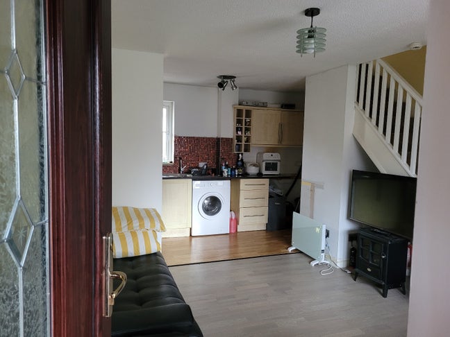 1 Bedroom Semi-detached house Main Photo