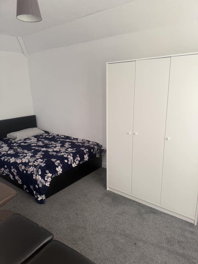 Double room avilable in a 2 bed house Main Photo