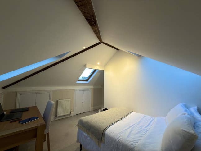 Bright Double Bedroom in Duplex Apartment Main Photo