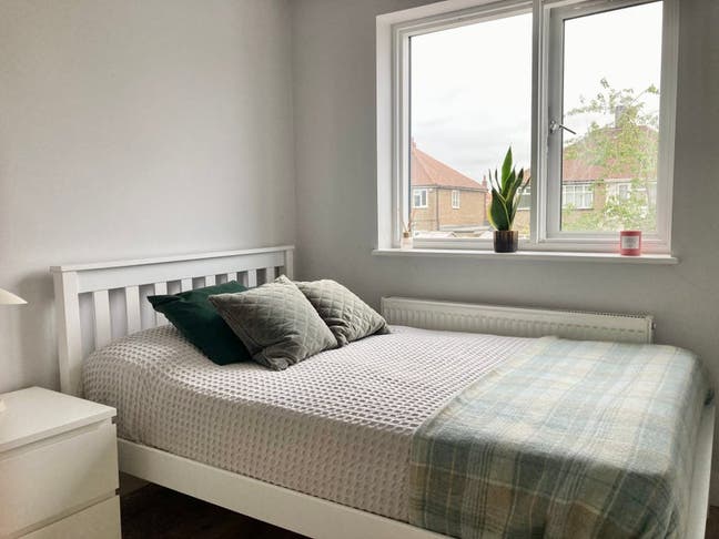 Spacious room in a quiet house Main Photo