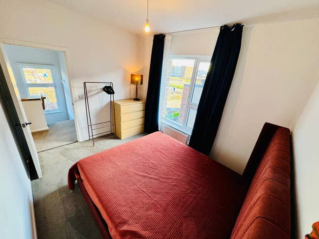 Lovely Double Room with Private Office/Snug Main Photo