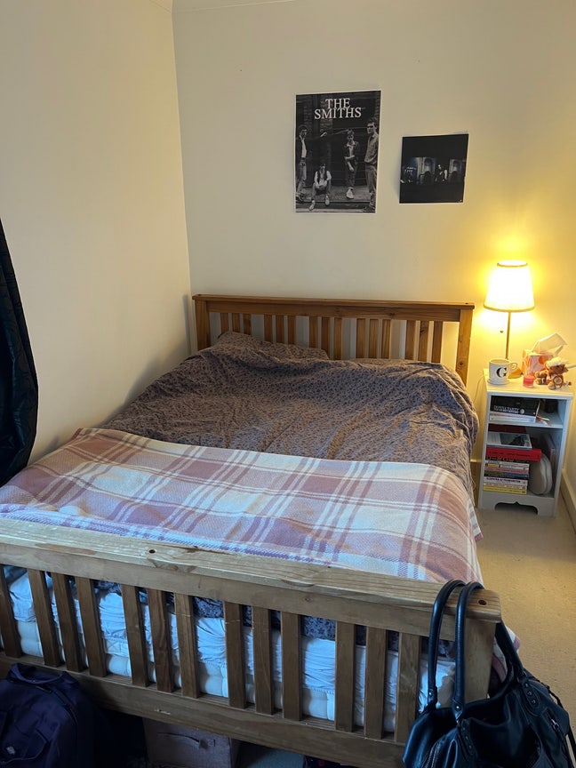 Bright double room available in Bow E3!  Main Photo