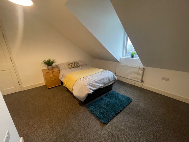 Spacious Double En-Suite - RG1 All Bills Included! Main Photo