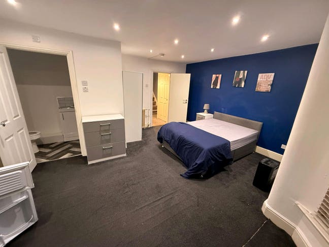 Short Term Rooms available -Aintree Racecourse  Main Photo