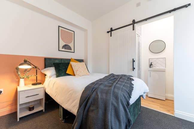 💥 Brand New Ensuite Studio Rooms 💥  Main Photo