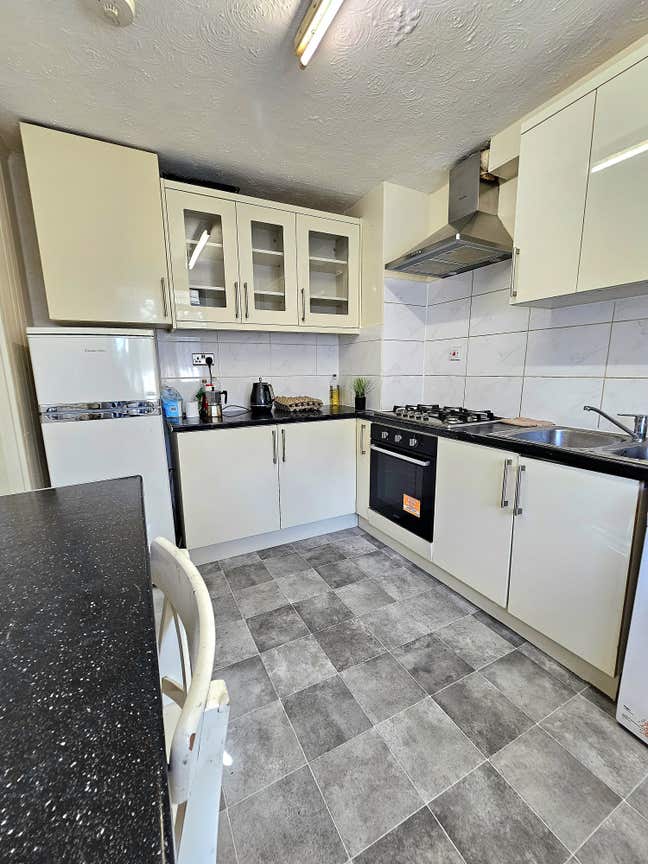 Bow/Langdon Park*Xxl DoubLE2Wardrobes!Available  Main Photo