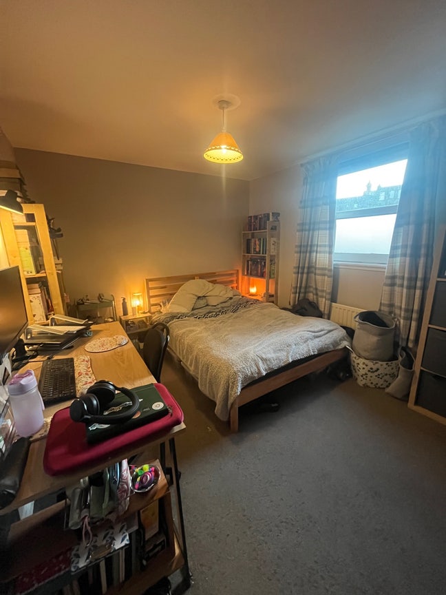 Double room to rent in ground floor flat  Main Photo