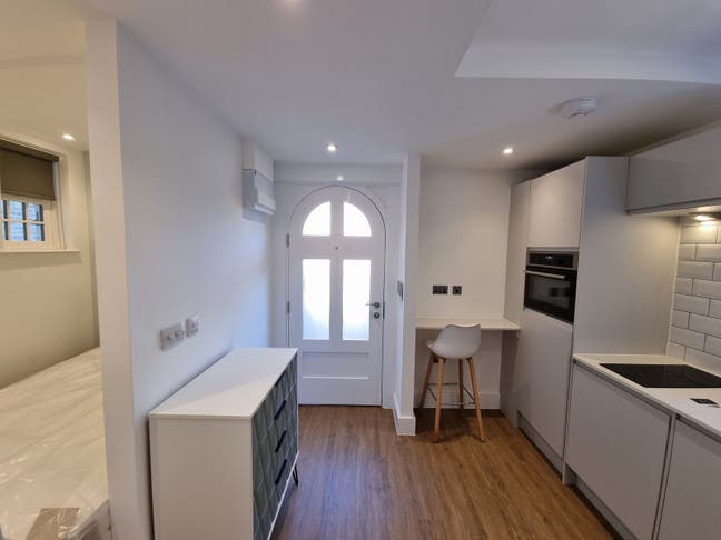 Superb Studio Apartment. Main Photo