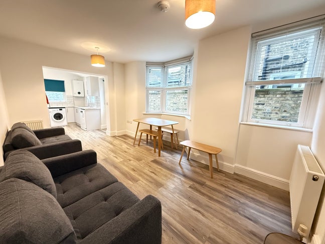 Furn |4 Dbl Bedrooms | 2 Bathrooms | Private Patio Main Photo