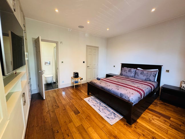 Double Room with bills included Main Photo