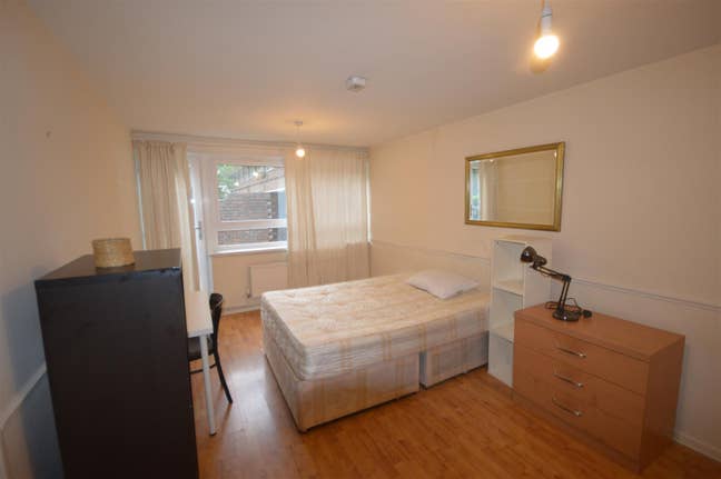 Room to rent in Tayport Close (R1) Main Photo