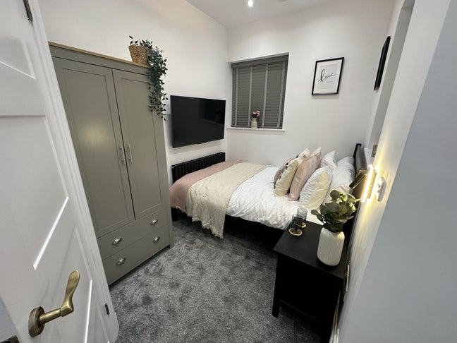 Stunning Newly Renovated Studio  Main Photo