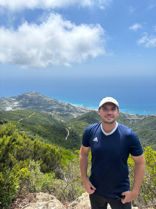 Looking for flatmate/room for 6 months Main Photo