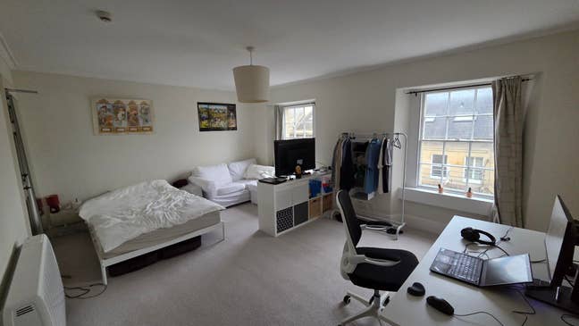 Single flat in Bath city centre (no students) Main Photo