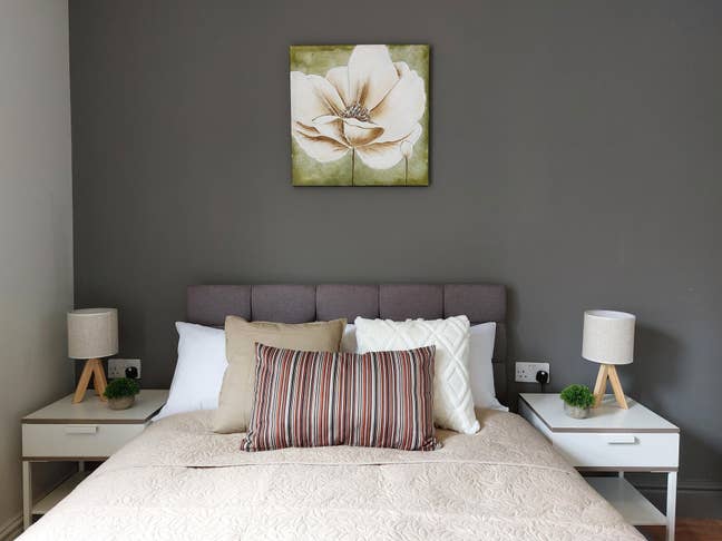 Ensuite Room with Parking, Close to College Main Photo