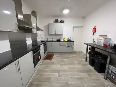 Ensuite Double Room with all bill included   Main Photo