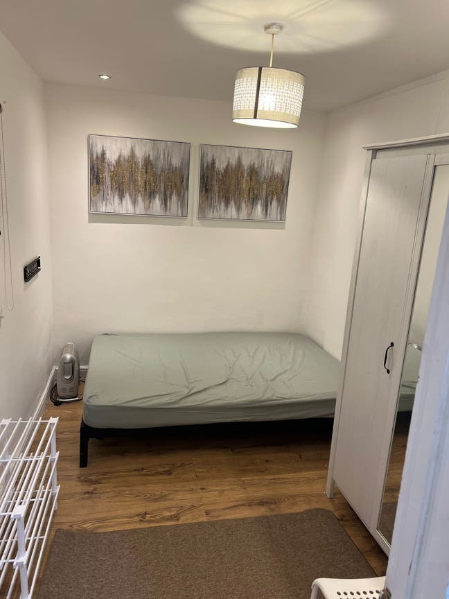 Spacious & Cosy Studio Flat for Rent in IG11 Main Photo