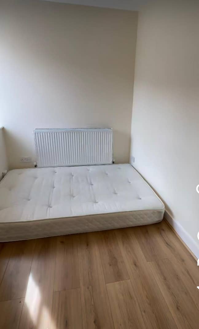 1-Bedroom Apartment  Eltham High Street Main Photo