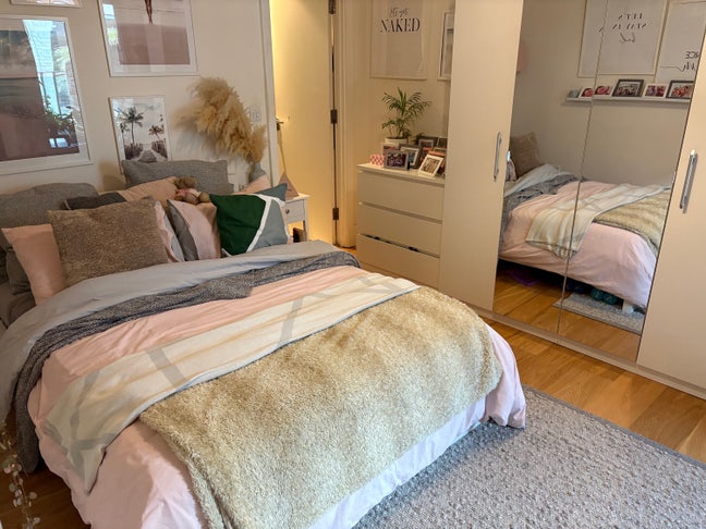 Large Lush Double Bedroom for a month stay Main Photo