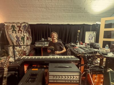 Professional Musician for a Shared House/Warehouse Main Photo