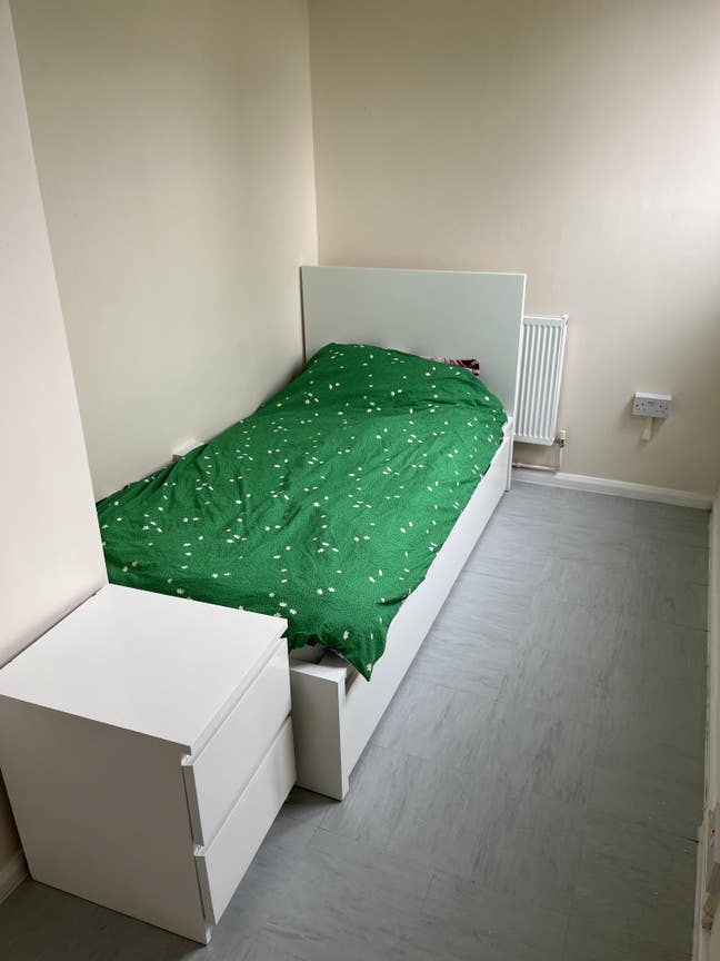 Room in a 3 Bed Property  Main Photo