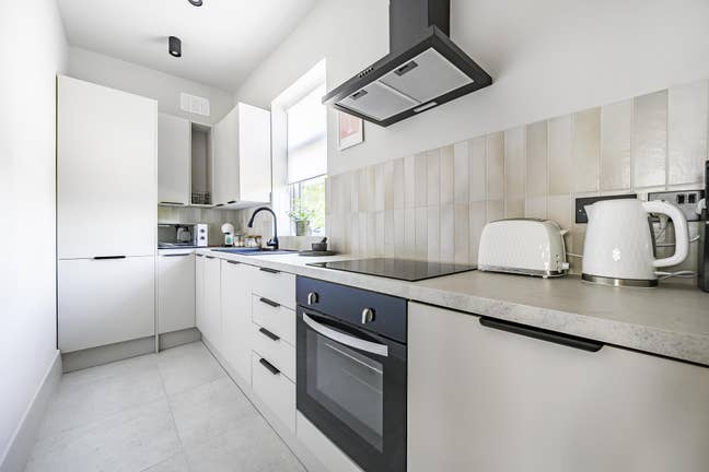 Room with private bathroom N21 London  Main Photo