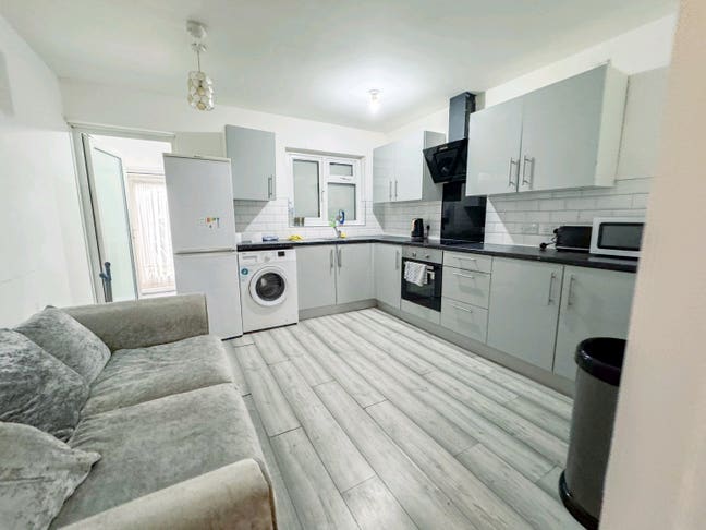 E16 London City Airport!Cheap and Chic Double  Main Photo