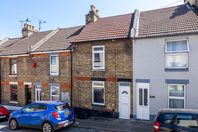 2 Spacious Rooms near Chatham Train Station Main Photo