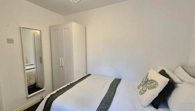 Room on Lisburn Avenue  Main Photo