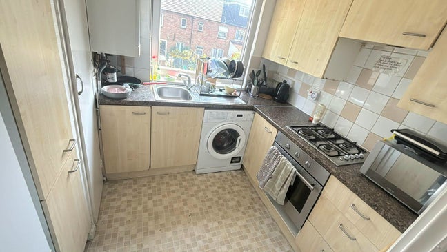 Aldgate/Stepney Green 💚 🟩 Large Double Available Main Photo