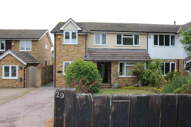 Chorleywood. Double & En- Suite.  Main Photo