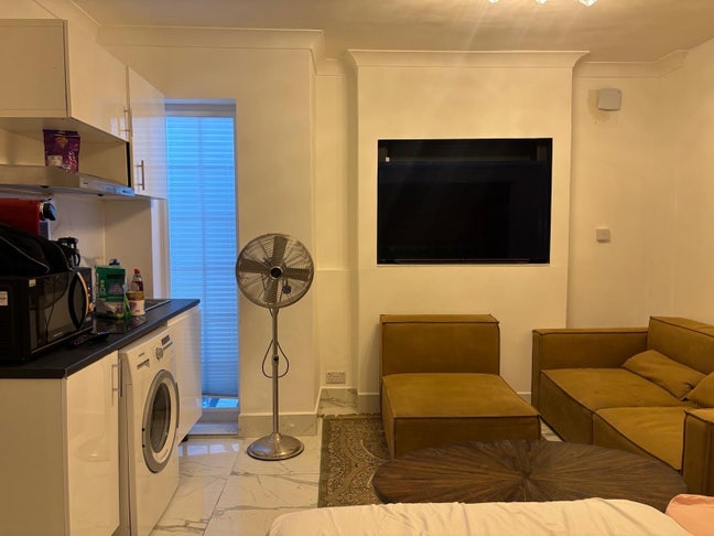 Studio flat West Hendon  Main Photo