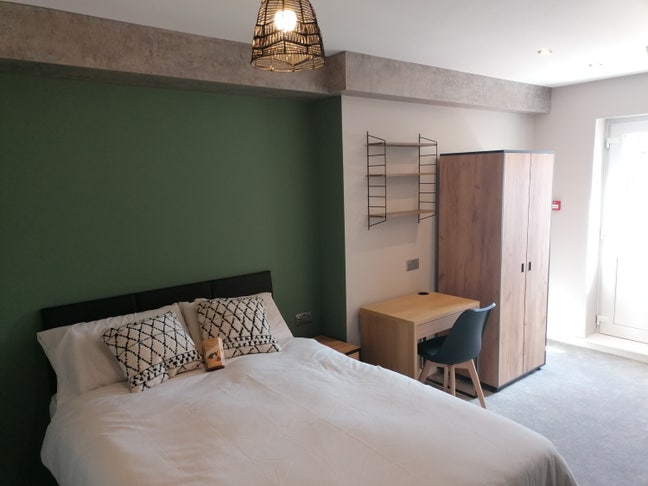 Double Bedroom with ensuite Main Photo