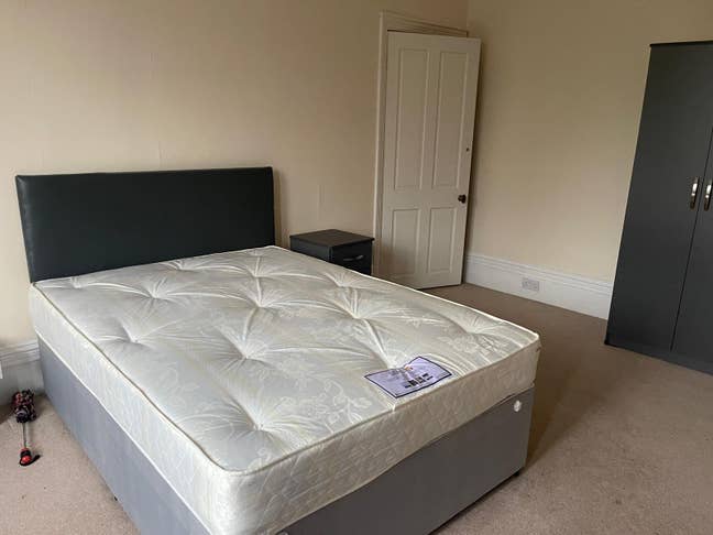 Spacious Double Room £750  Main Photo