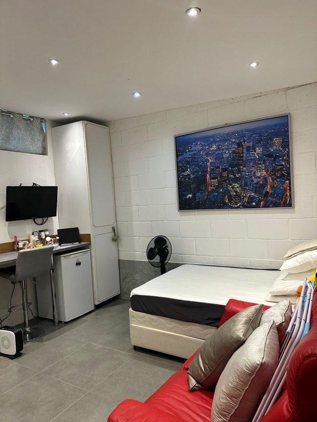 Studio in west Hendon Main Photo