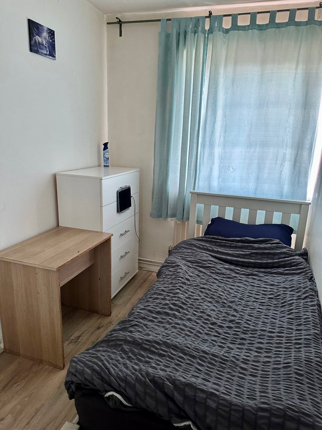 Bright and Spacious Single room Main Photo