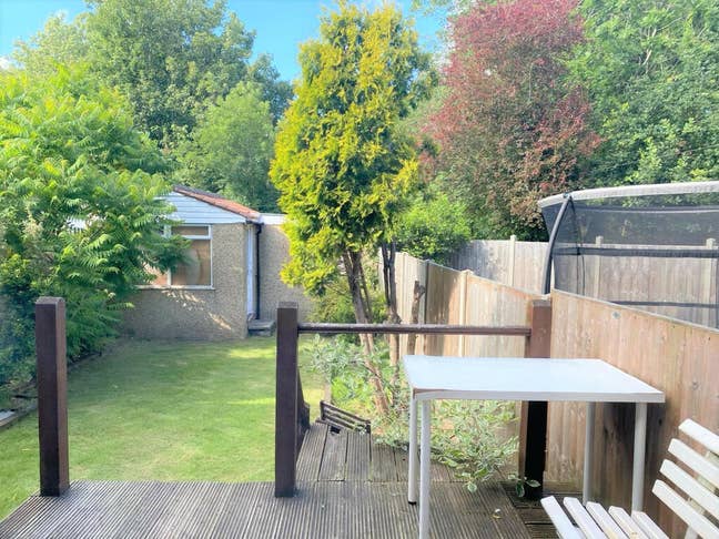 Large Double-bedroom available - New Southgate,N11 Main Photo