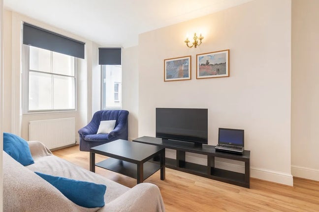 1 Bed Flat Tottenham Court Road -  Amazing! Main Photo