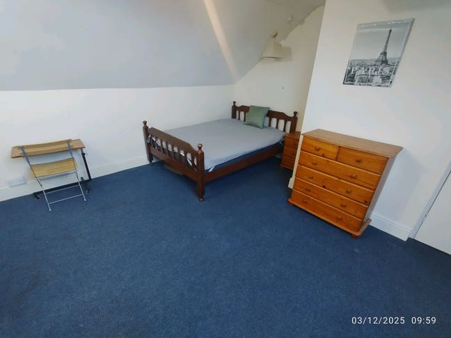 Large Sanctuary Loft Room Near Town/Hospital Main Photo