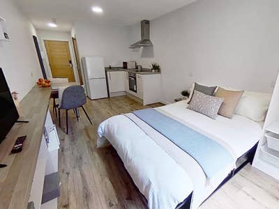 Take over Megaclose Clare Court Room45 Main Photo