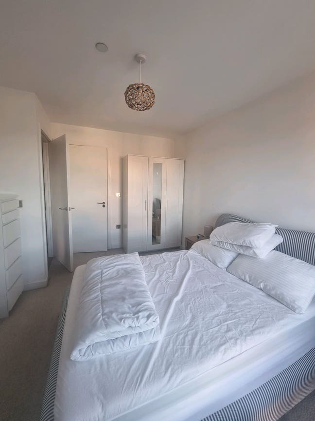 Lovely Ensuite Double Room Close to Ware Station Main Photo