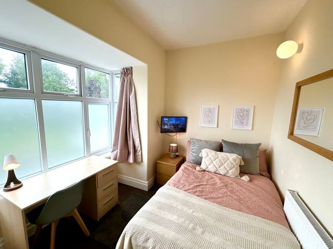 Small Double Ensuite Room  - Filton Main Photo