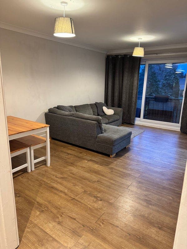 Double Room in two bed flat in Weybridge/Oatlands Main Photo
