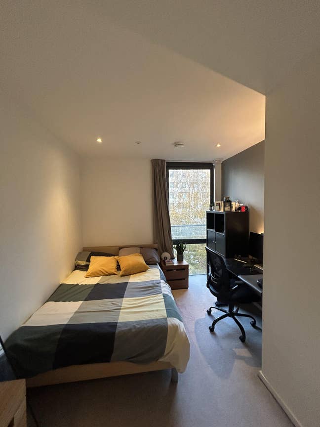 Double room in a modern 3 bed - East Village Main Photo