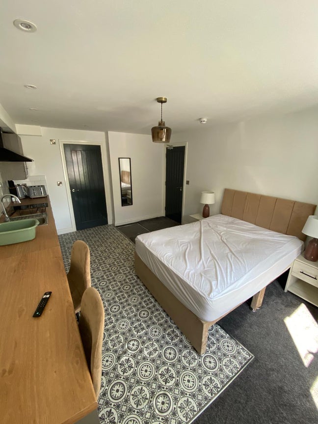 Luxury Studio Rooms Availabe in Popular Location Main Photo