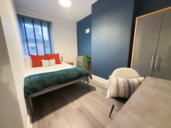 One bedroom in fallowfield Main Photo