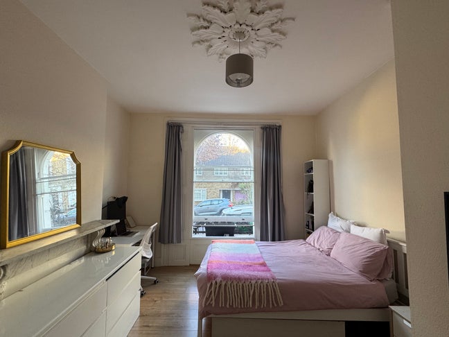 02-19 Jan Large & Accessible Islington Sublet Main Photo